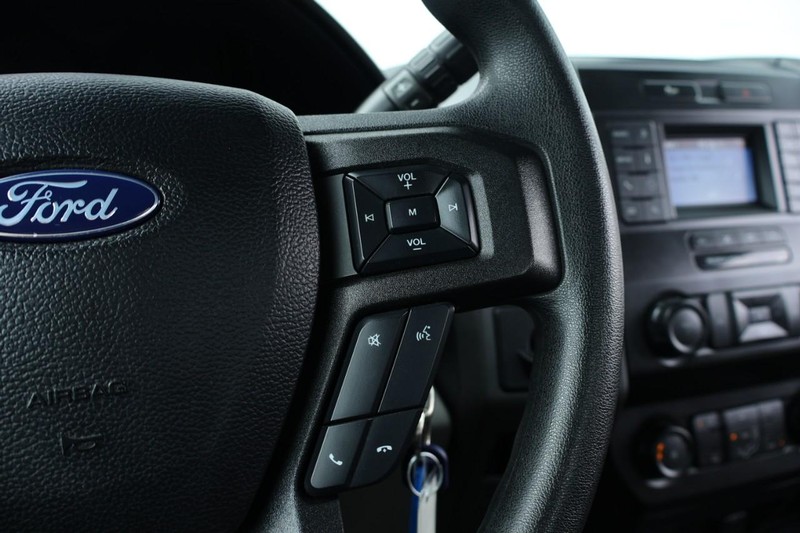 Ford Super Duty F-350 DRW Vehicle Full-screen Gallery Image 36