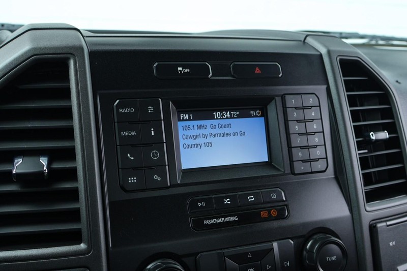 Ford Super Duty F-350 DRW Vehicle Full-screen Gallery Image 38