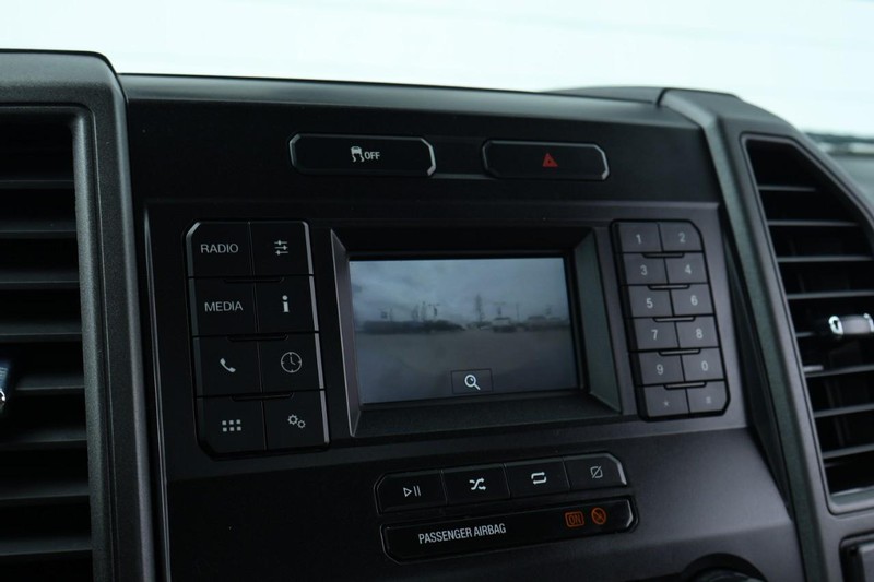 Ford Super Duty F-350 DRW Vehicle Full-screen Gallery Image 39