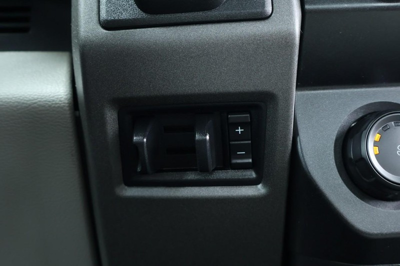 Ford Super Duty F-350 DRW Vehicle Full-screen Gallery Image 40