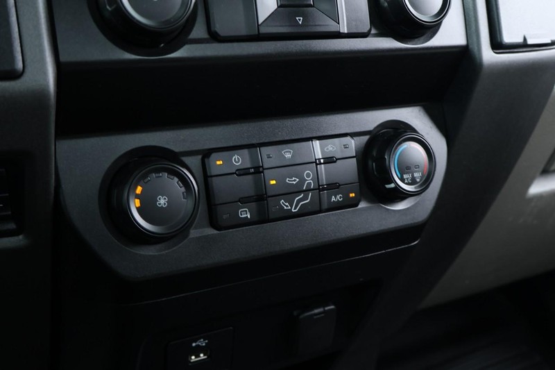 Ford Super Duty F-350 DRW Vehicle Full-screen Gallery Image 41