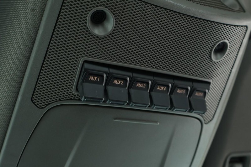 Ford Super Duty F-350 DRW Vehicle Full-screen Gallery Image 44