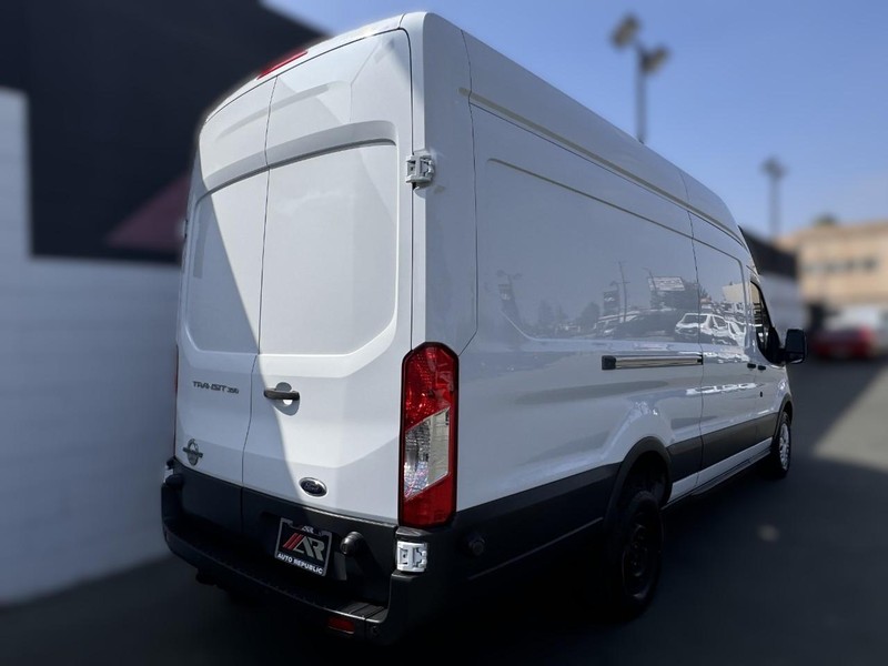 Ford Transit Cargo Van Vehicle Full-screen Gallery Image 06