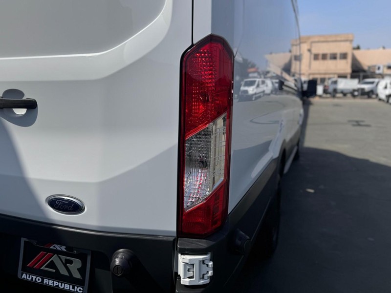 Ford Transit Cargo Van Vehicle Full-screen Gallery Image 08