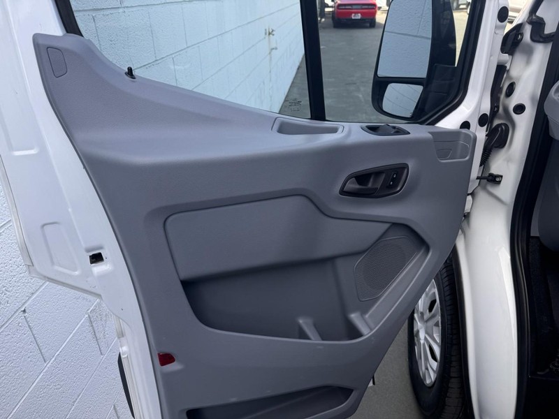 Ford Transit Cargo Van Vehicle Full-screen Gallery Image 17