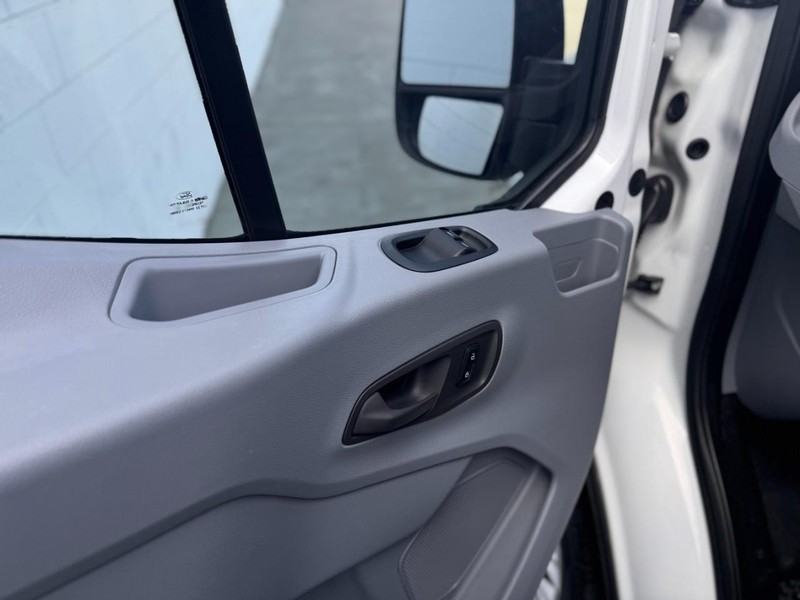 Ford Transit Cargo Van Vehicle Full-screen Gallery Image 18
