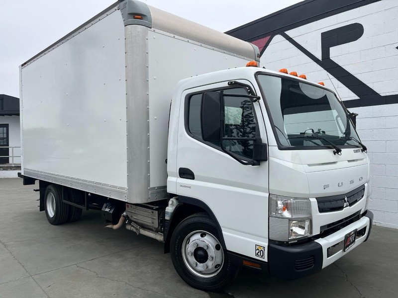 Mitsubishi FUSO FE180 Vehicle Full-screen Gallery Image 02