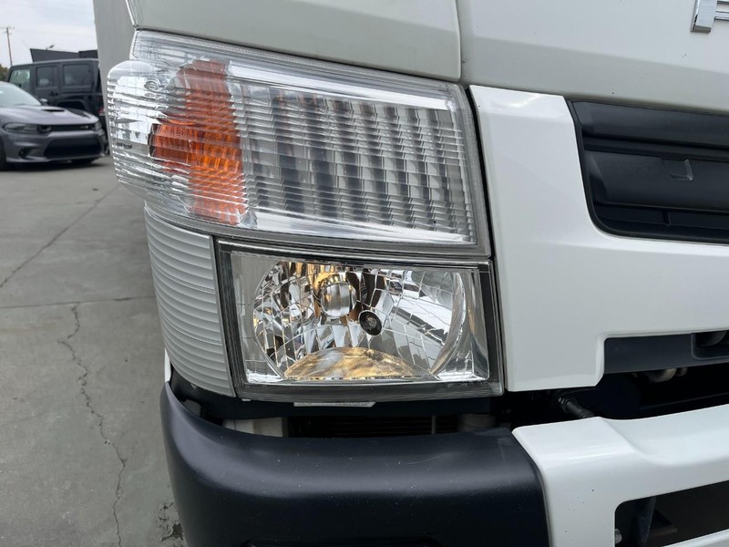 Mitsubishi FUSO FE180 Vehicle Full-screen Gallery Image 04