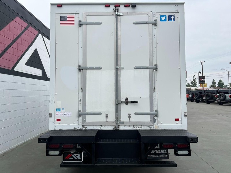 Mitsubishi FUSO FE180 Vehicle Full-screen Gallery Image 06