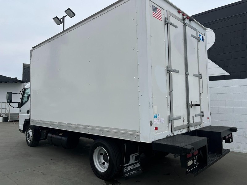 Mitsubishi FUSO FE180 Vehicle Full-screen Gallery Image 09