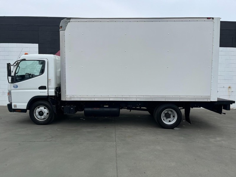 Mitsubishi FUSO FE180 Vehicle Full-screen Gallery Image 10