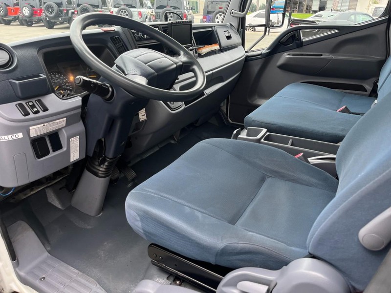 Mitsubishi FUSO FE180 Vehicle Full-screen Gallery Image 14