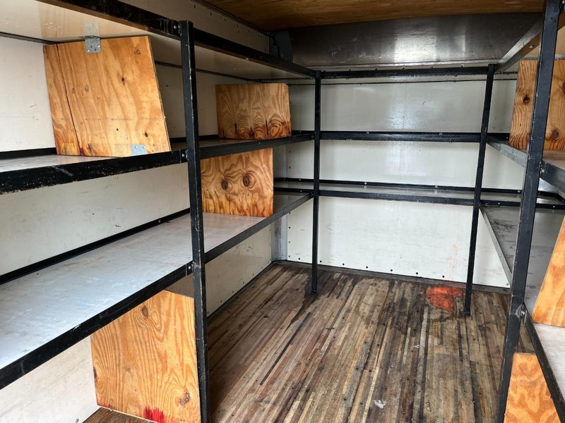 Mitsubishi FUSO FE180 Vehicle Full-screen Gallery Image 22