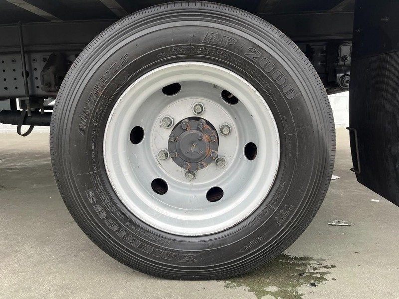 Mitsubishi FUSO FE180 Vehicle Full-screen Gallery Image 29