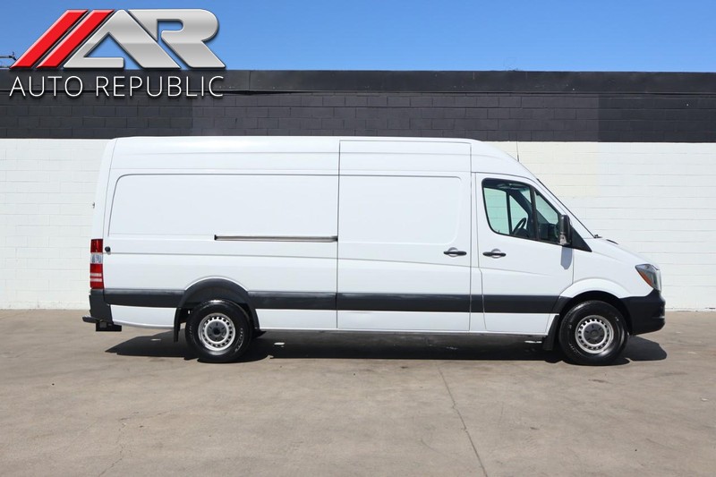 Mercedes-Benz Sprinter Cargo Van Vehicle Full-screen Gallery Image 01