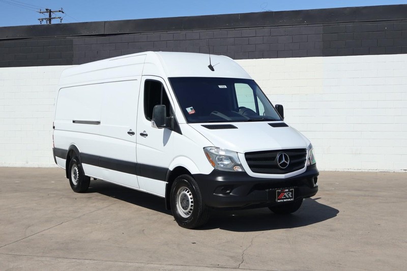 Mercedes-Benz Sprinter Cargo Van Vehicle Full-screen Gallery Image 02