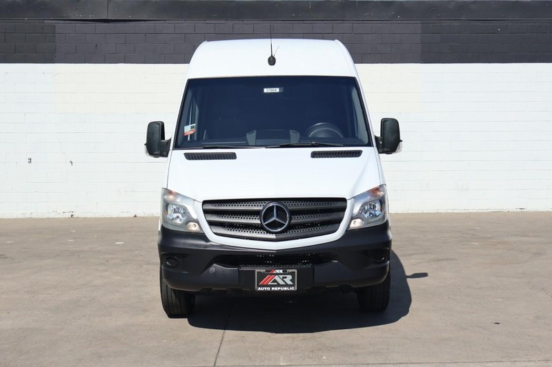 Mercedes-Benz Sprinter Cargo Van Vehicle Full-screen Gallery Image 03
