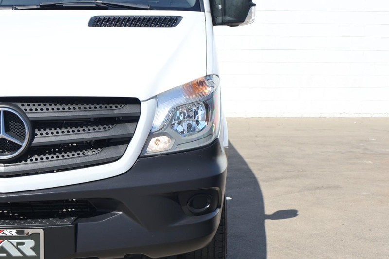 Mercedes-Benz Sprinter Cargo Van Vehicle Full-screen Gallery Image 04