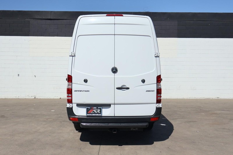 Mercedes-Benz Sprinter Cargo Van Vehicle Full-screen Gallery Image 06