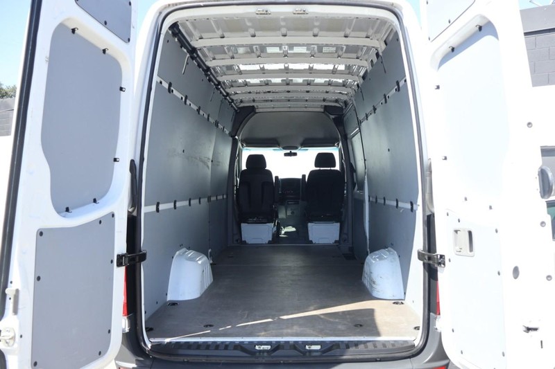 Mercedes-Benz Sprinter Cargo Van Vehicle Full-screen Gallery Image 08