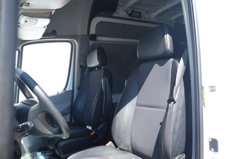 Mercedes-Benz Sprinter Cargo Van Vehicle Full-screen Gallery Image 17