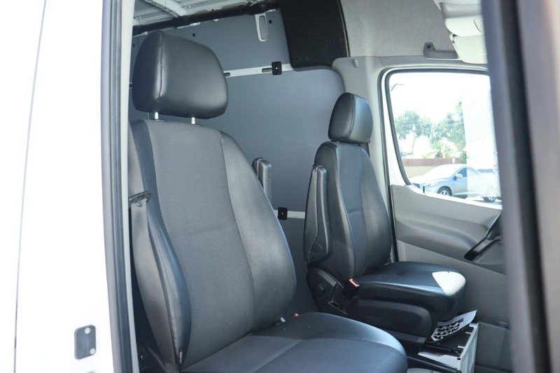 Mercedes-Benz Sprinter Cargo Van Vehicle Full-screen Gallery Image 20