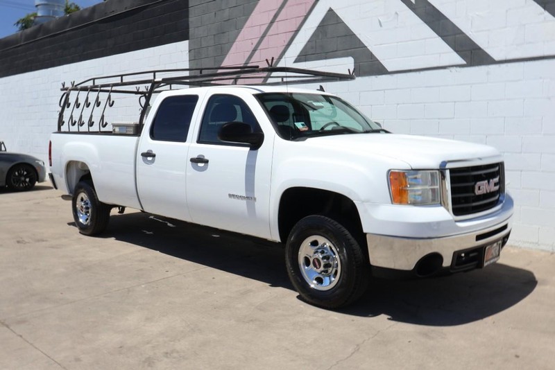 GMC Sierra 2500HD Vehicle Full-screen Gallery Image 02