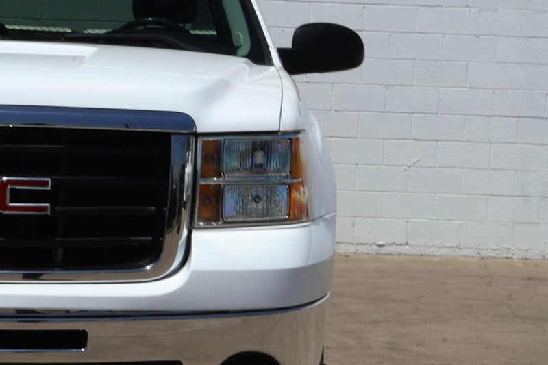 GMC Sierra 2500HD Vehicle Full-screen Gallery Image 04