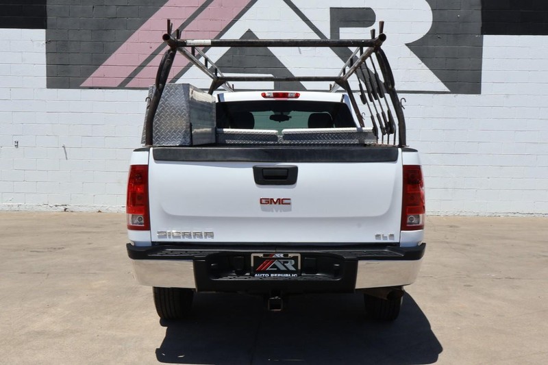 GMC Sierra 2500HD Vehicle Full-screen Gallery Image 06