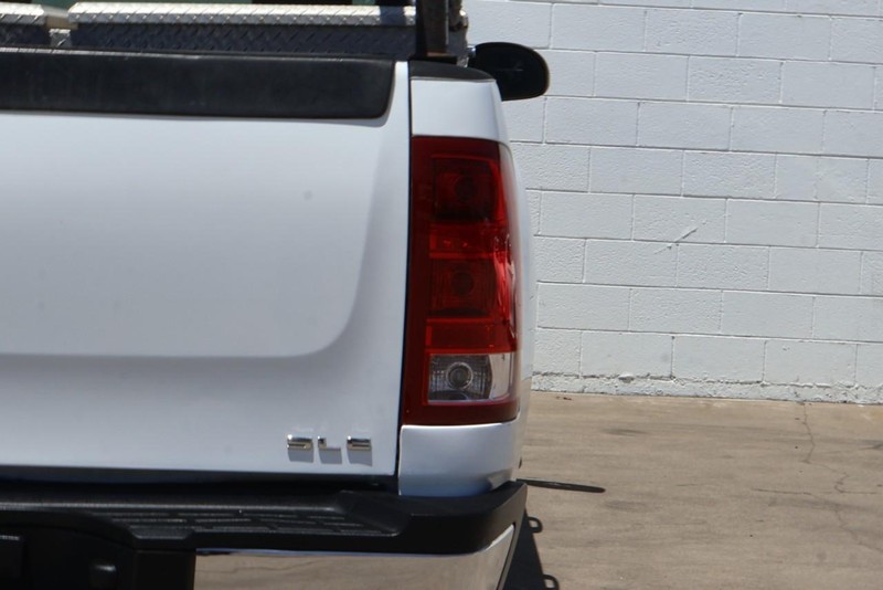 GMC Sierra 2500HD Vehicle Full-screen Gallery Image 07