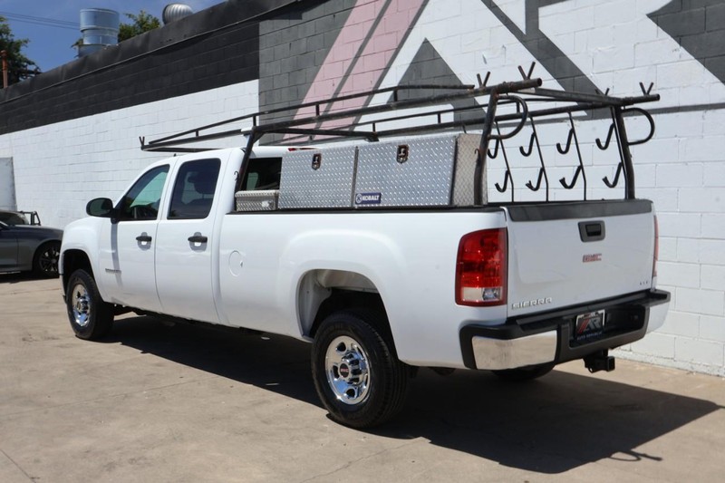 GMC Sierra 2500HD Vehicle Full-screen Gallery Image 10