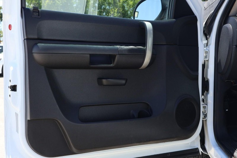 GMC Sierra 2500HD Vehicle Full-screen Gallery Image 15