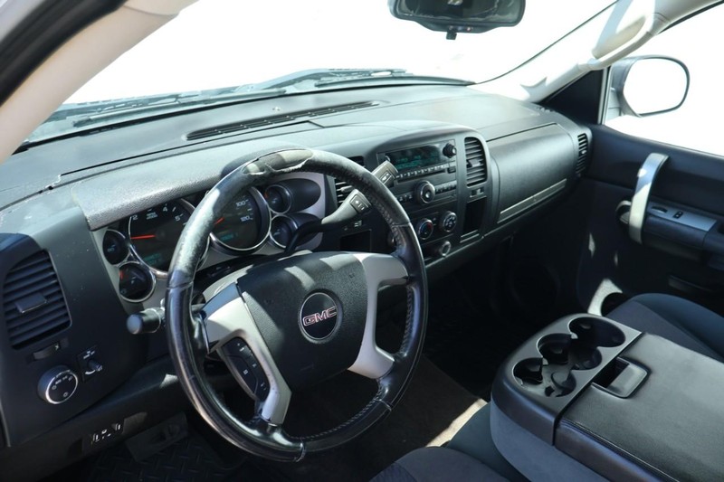 GMC Sierra 2500HD Vehicle Full-screen Gallery Image 16