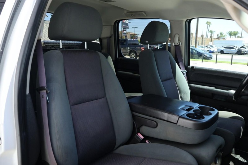 GMC Sierra 2500HD Vehicle Full-screen Gallery Image 21