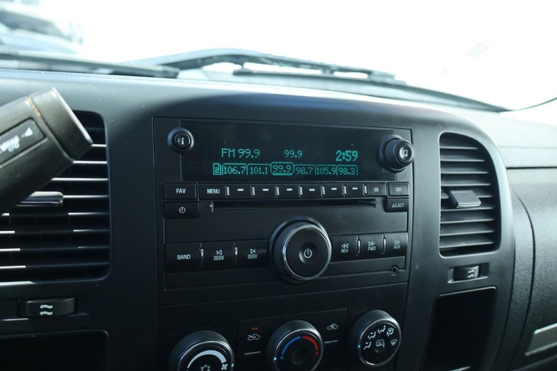 GMC Sierra 2500HD Vehicle Full-screen Gallery Image 26