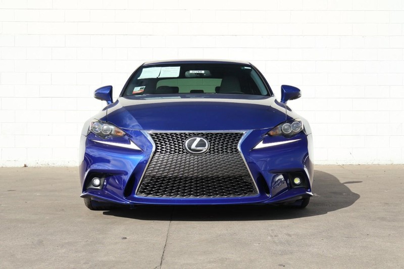 Lexus IS 350 Vehicle Full-screen Gallery Image 02