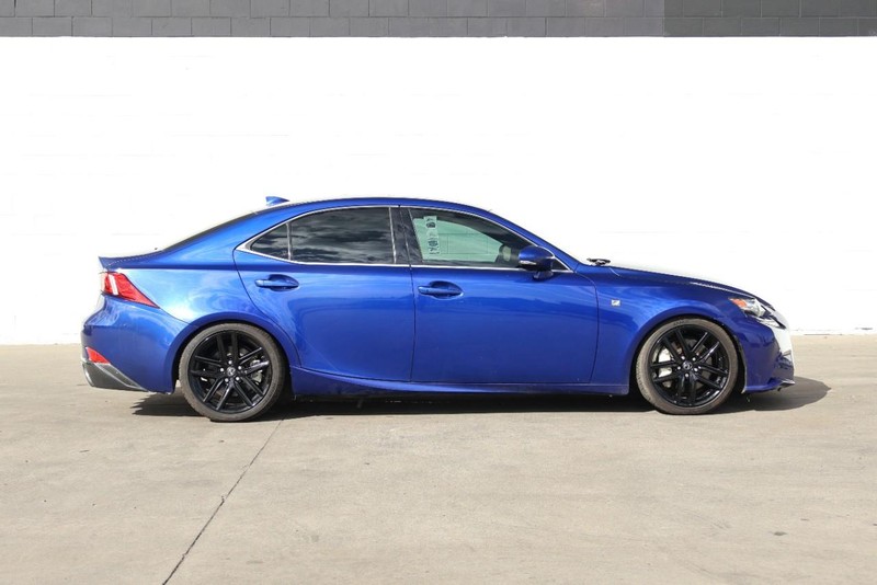 Lexus IS 350 Vehicle Full-screen Gallery Image 04