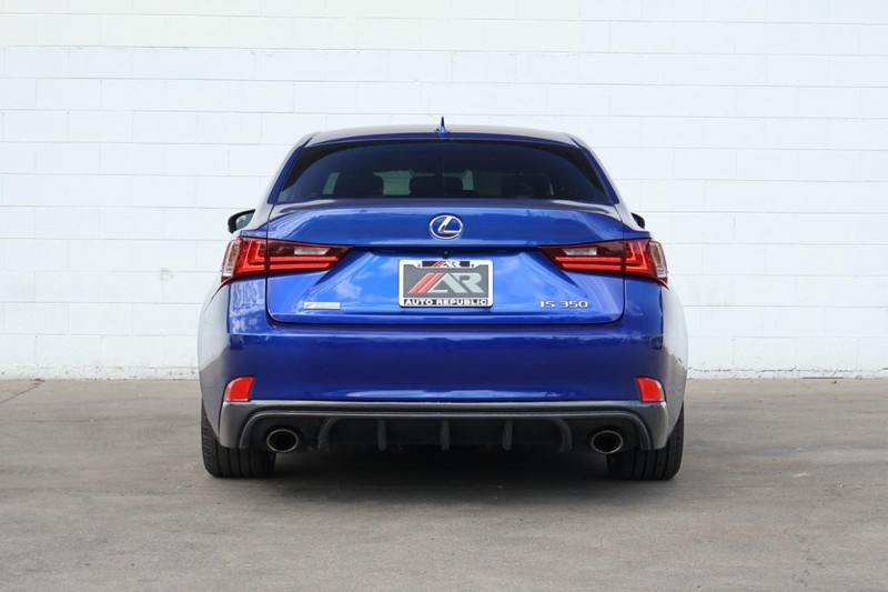 Lexus IS 350 Vehicle Full-screen Gallery Image 06