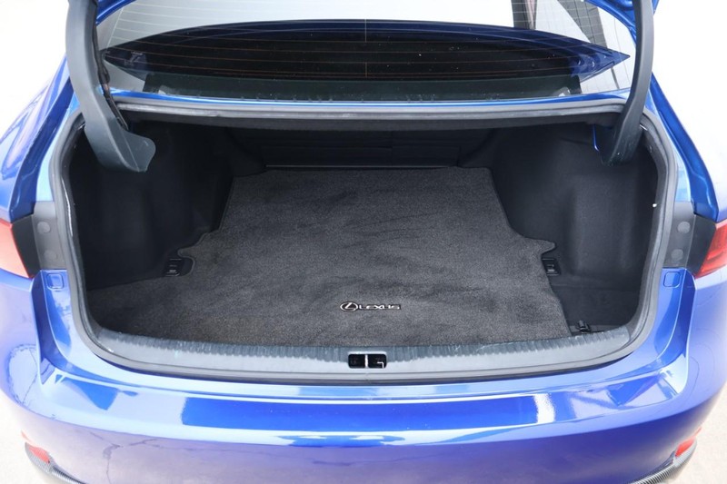 Lexus IS 350 Vehicle Full-screen Gallery Image 09