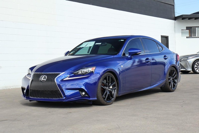 Lexus IS 350 Vehicle Full-screen Gallery Image 13