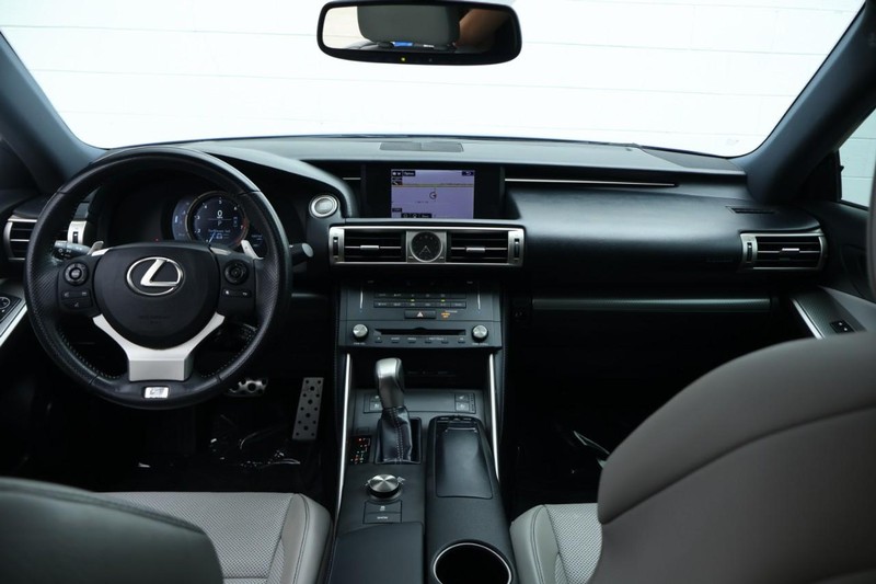 Lexus IS 350 Vehicle Full-screen Gallery Image 27