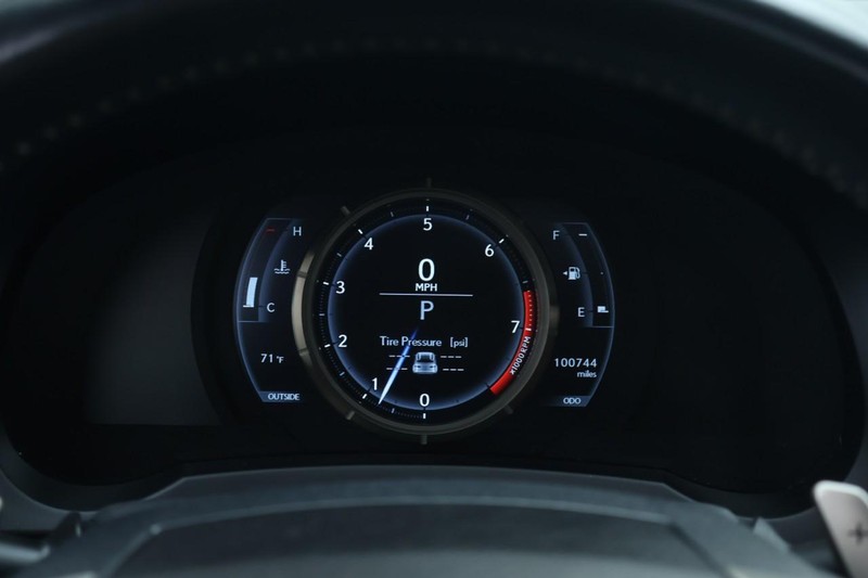 Lexus IS 350 Vehicle Full-screen Gallery Image 28