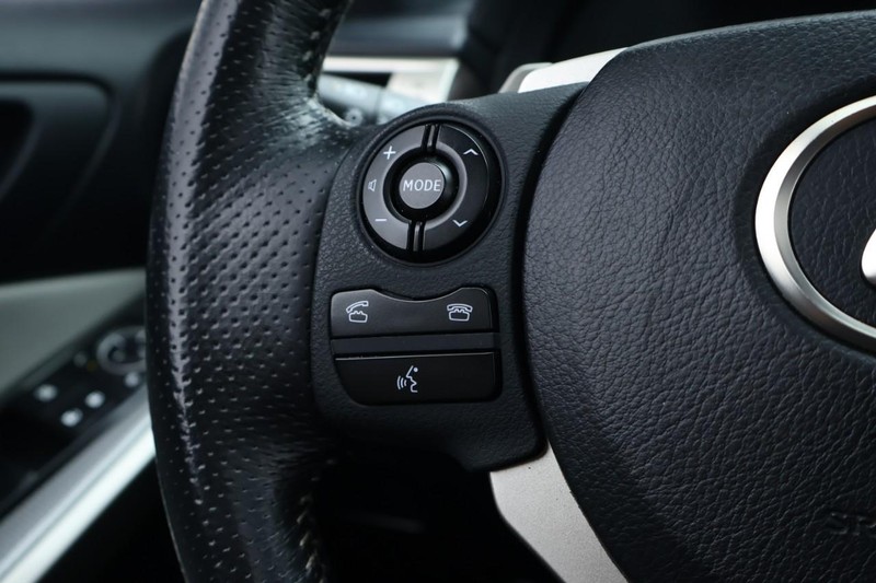 Lexus IS 350 Vehicle Full-screen Gallery Image 30