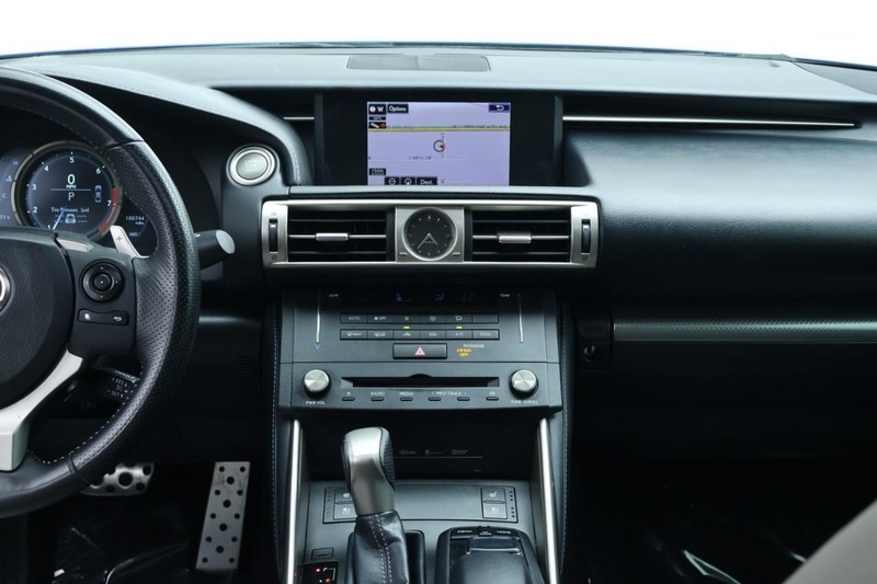 Lexus IS 350 Vehicle Full-screen Gallery Image 33