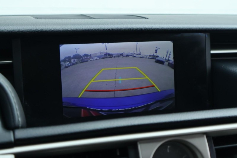 Lexus IS 350 Vehicle Full-screen Gallery Image 35