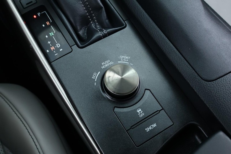 Lexus IS 350 Vehicle Full-screen Gallery Image 42