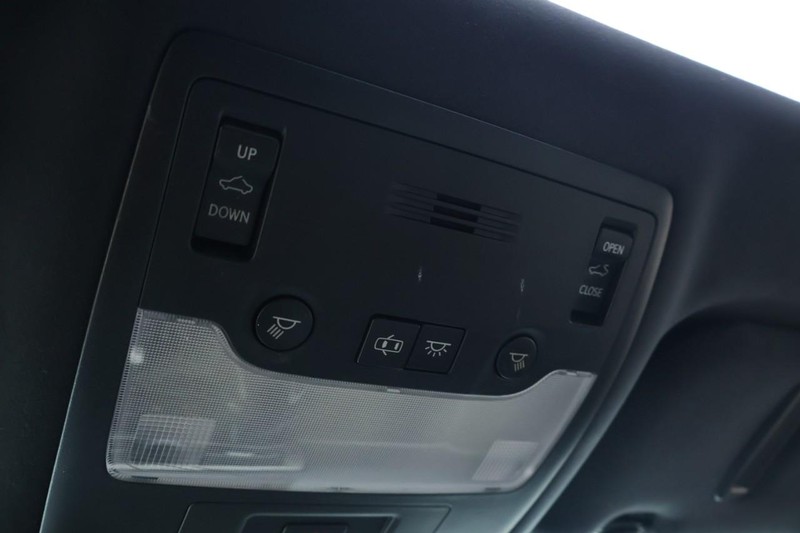 Lexus IS 350 Vehicle Full-screen Gallery Image 45