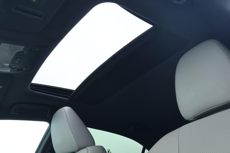 Lexus IS 350 Vehicle Full-screen Gallery Image 46