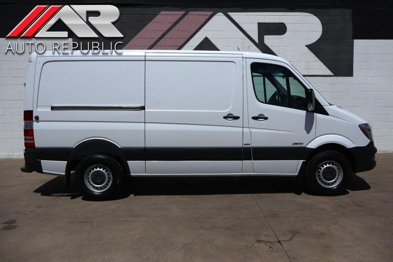 Mercedes-Benz Sprinter Cargo Vans Vehicle Full-screen Gallery Image 01