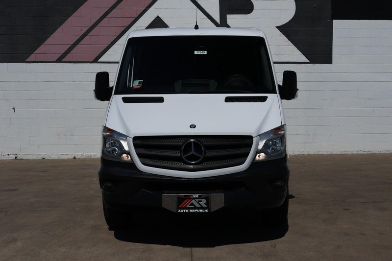 Mercedes-Benz Sprinter Cargo Vans Vehicle Full-screen Gallery Image 03